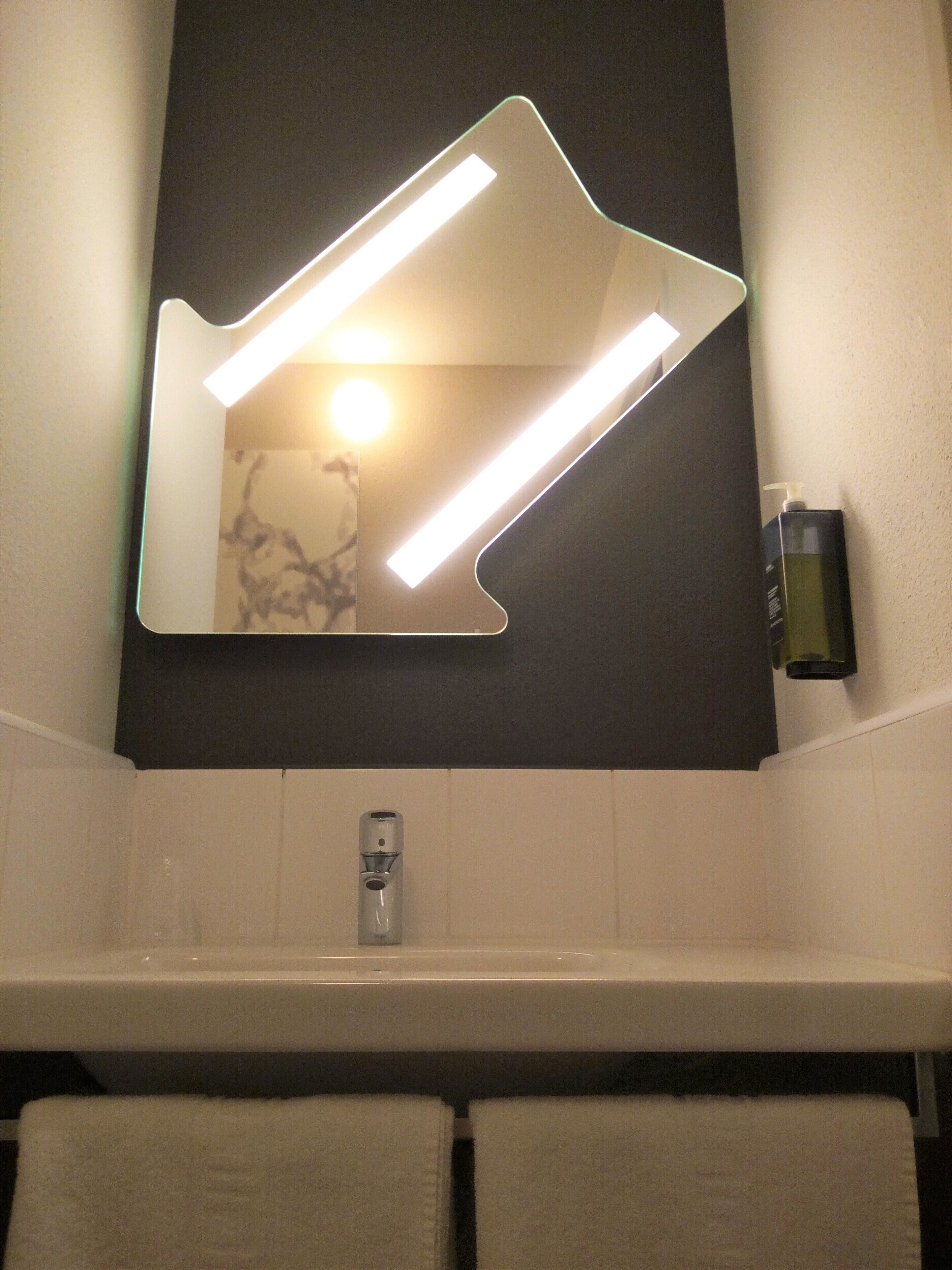 twin room | bathroom | shower, eco-friendly toiletries, hair dryer, towels