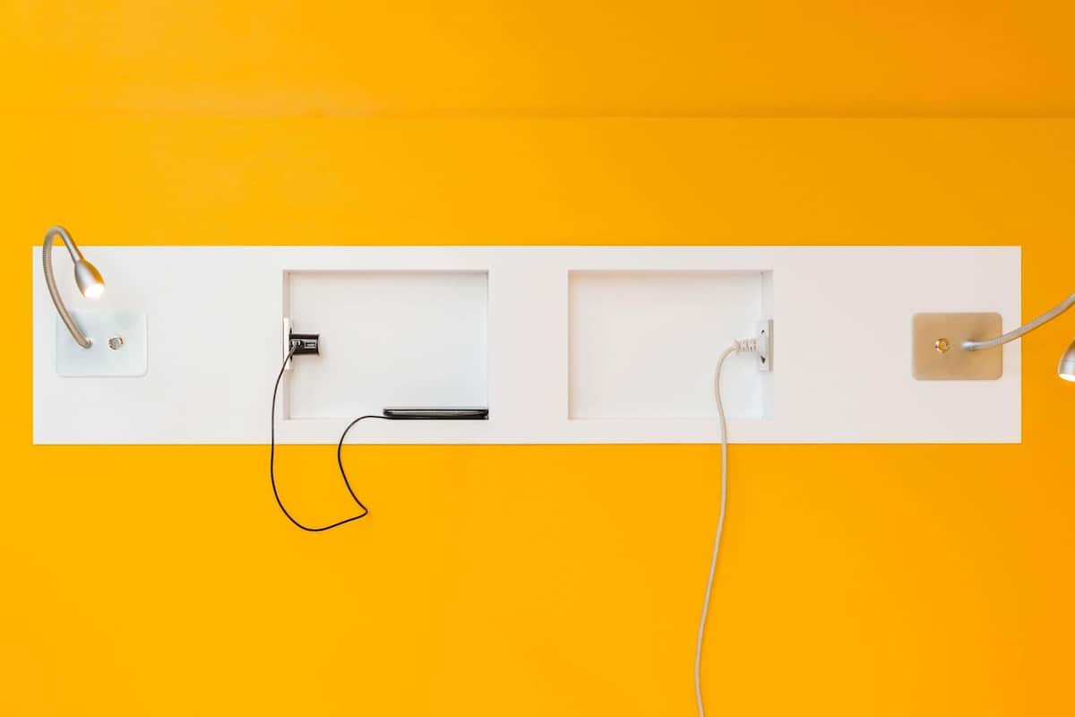 Schreibtisch, Verdunkelungsvorhänge, schallisolierte Zimmer