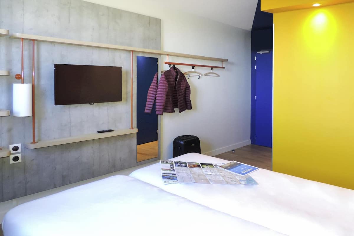 Habitación con 2 camas individuales, 2 camas individuales | Escritorio, cortinas blackout, insonorización y wifi gratis