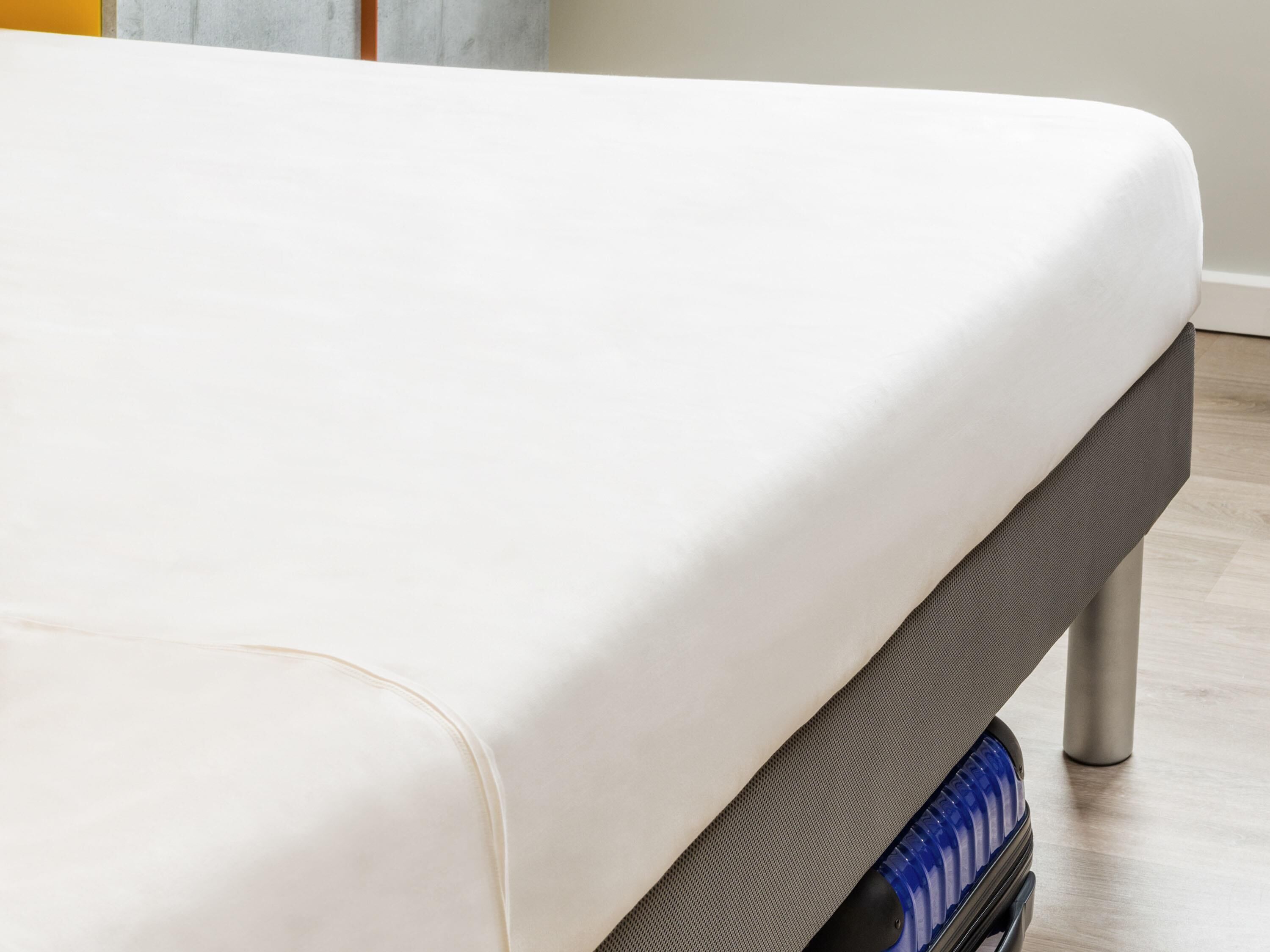 double room | desk, blackout curtains, soundproofing, free wifi