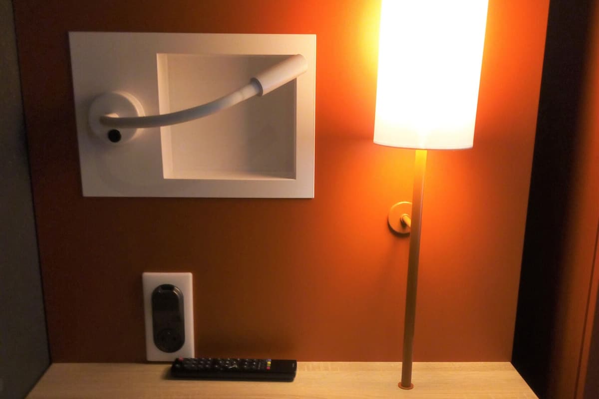 desk, blackout curtains, soundproofing, free wifi