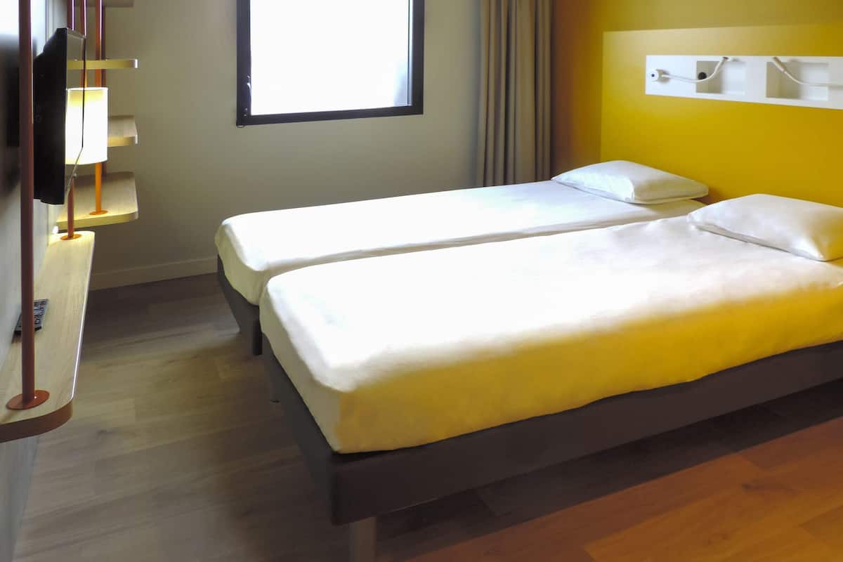 Zweibettzimmer, 2 Einzelbetten | Schreibtisch, Verdunkelungsvorhänge, schallisolierte Zimmer