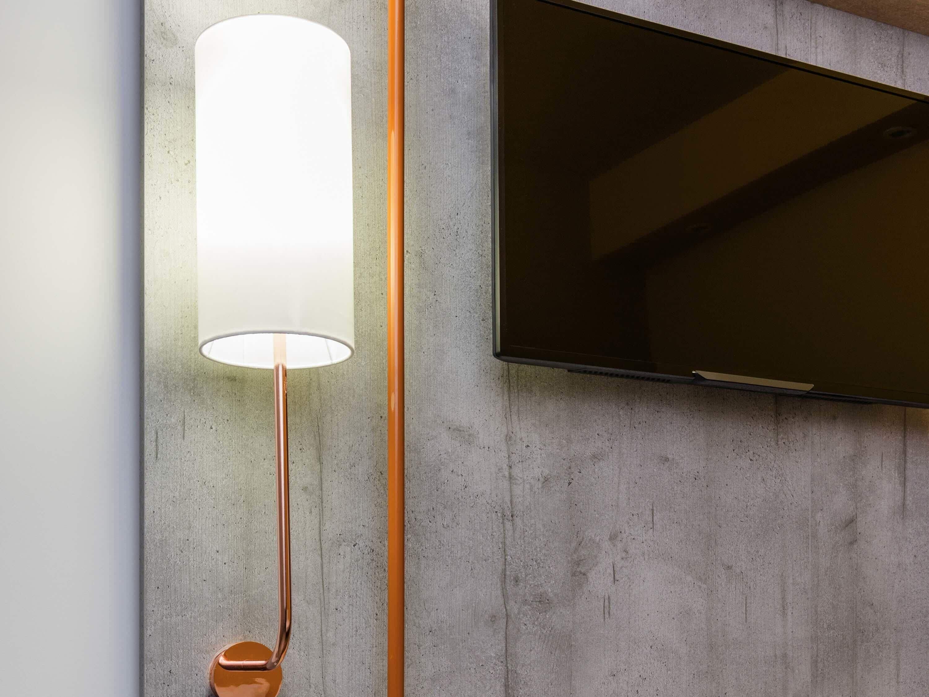 Schreibtisch, Verdunkelungsvorhänge, schallisolierte Zimmer