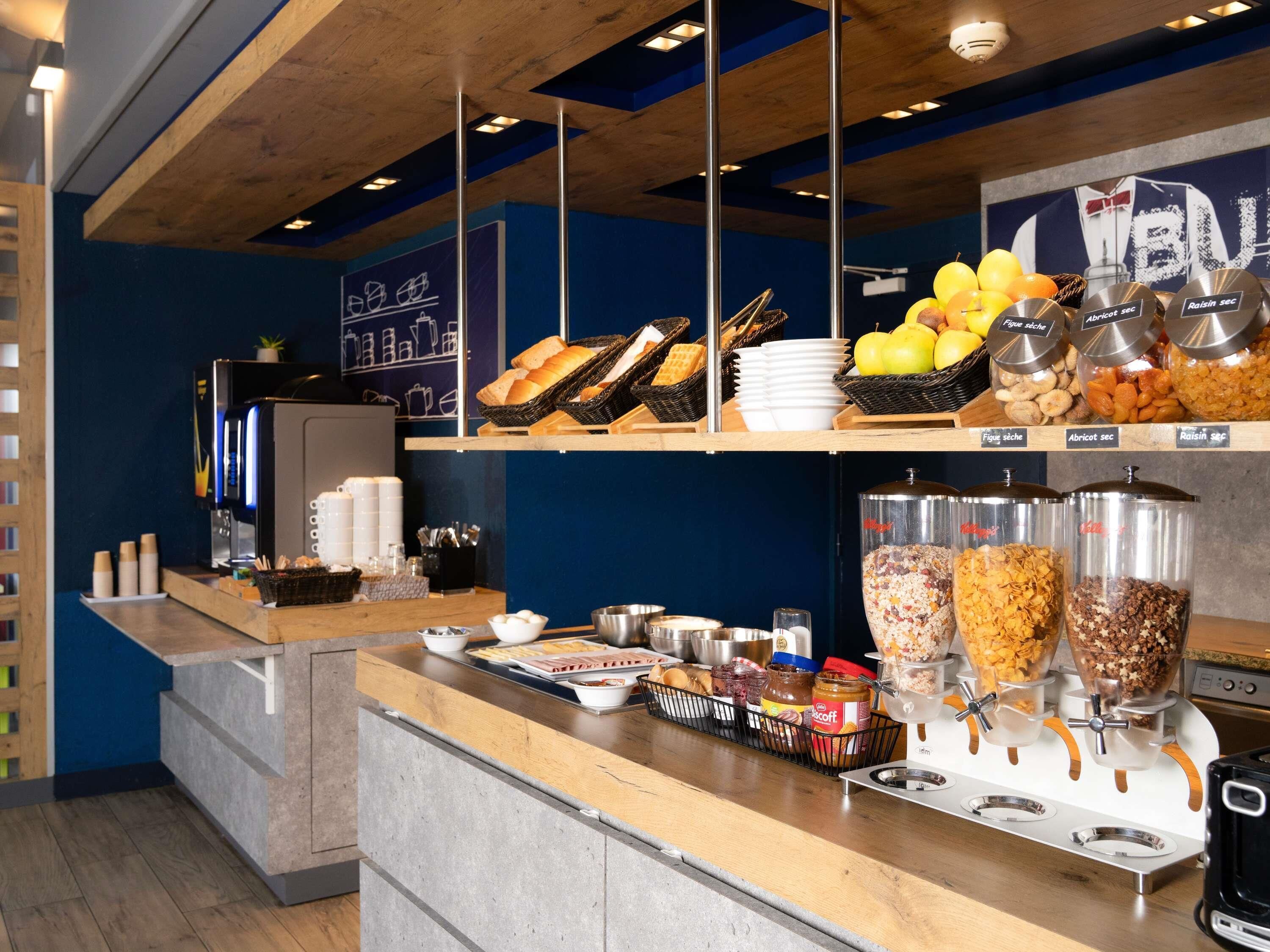 Petit déjeuner buffet servi tous les jours en supplément