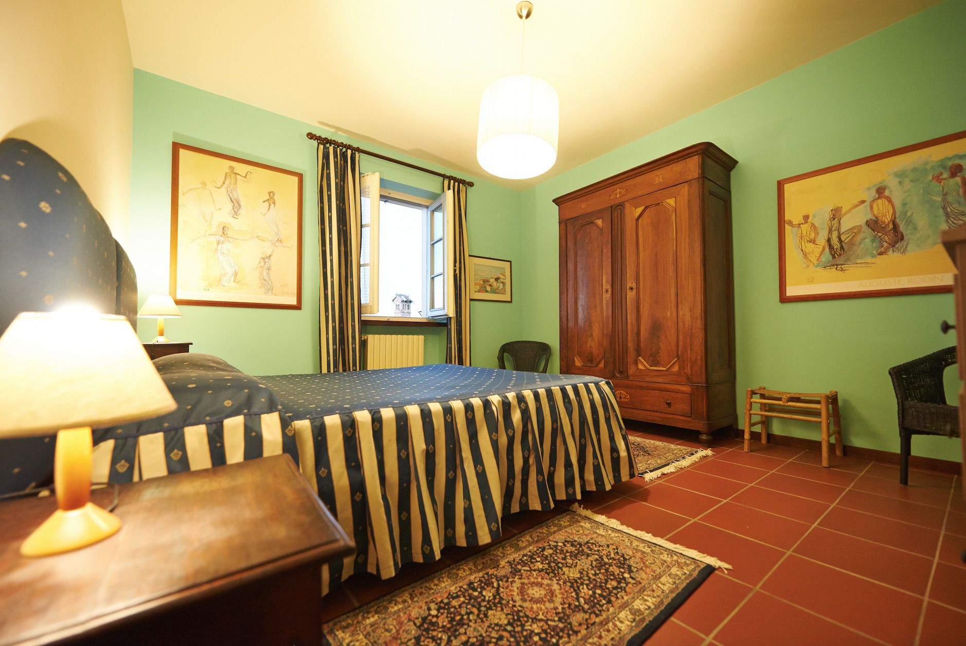 apartment | in-room safe, desk, soundproofing, free wifi