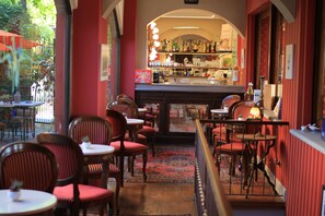 Bar (en la propiedad)