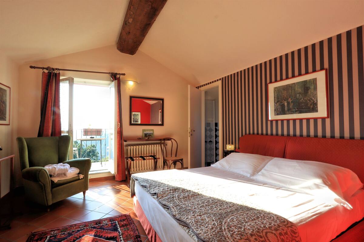 1 bedroom, in-room safe, desk, soundproofing
