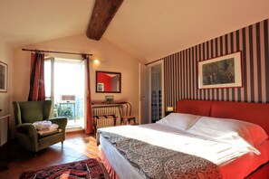 客房內保險箱、書桌、隔音、免費無線上網