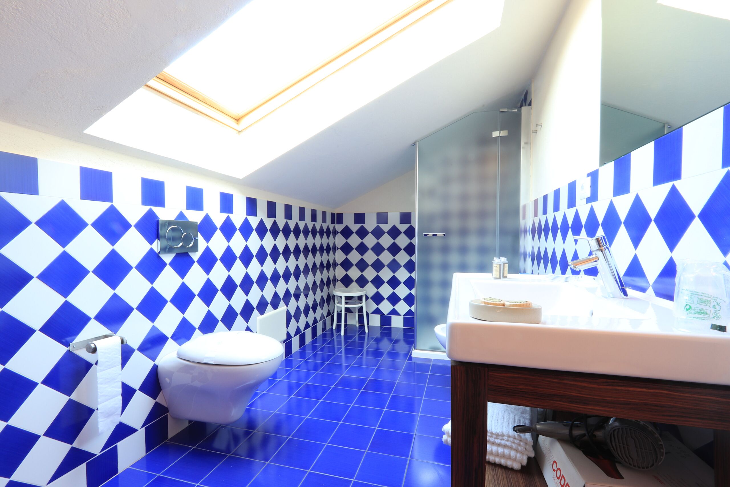 in-room safe, desk, soundproofing, free wifi