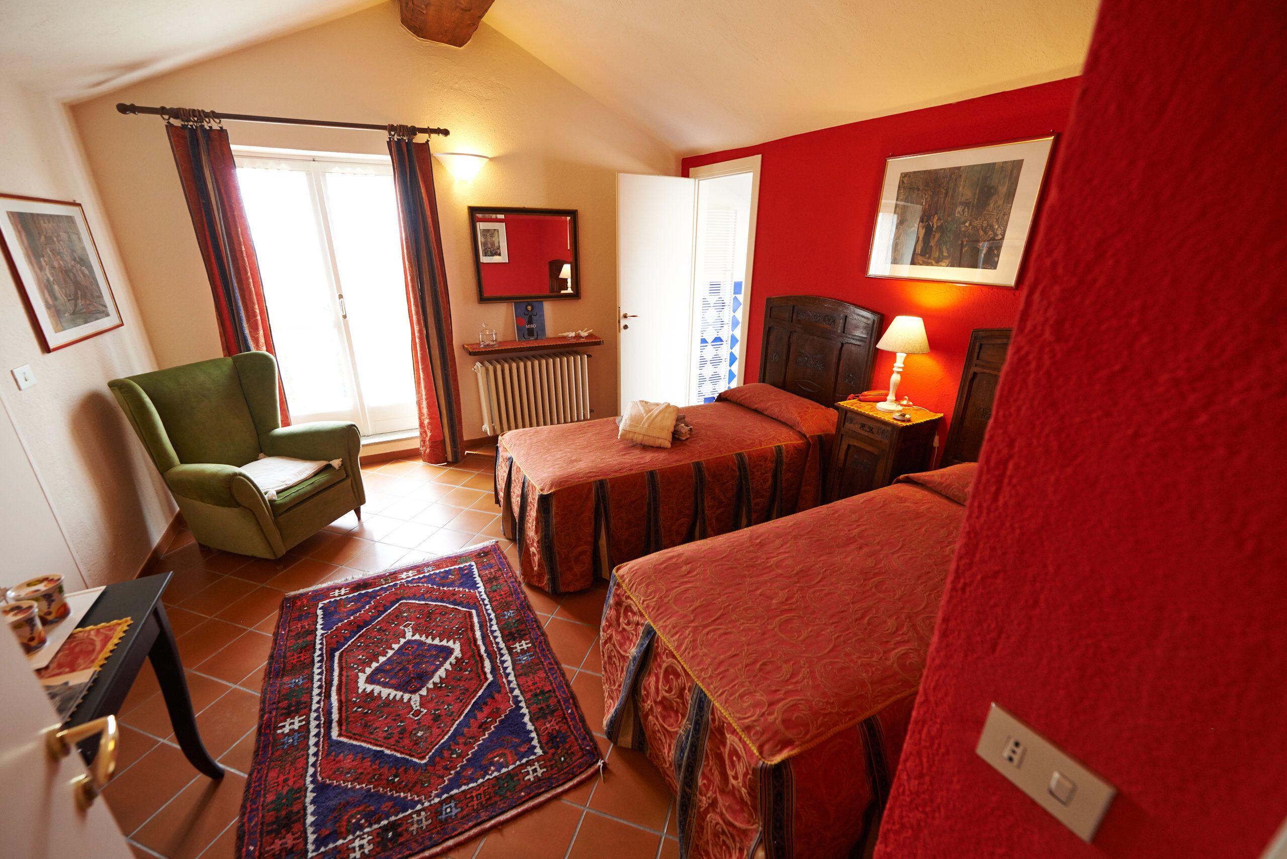 comfort room | in-room safe, desk, soundproofing, free wifi