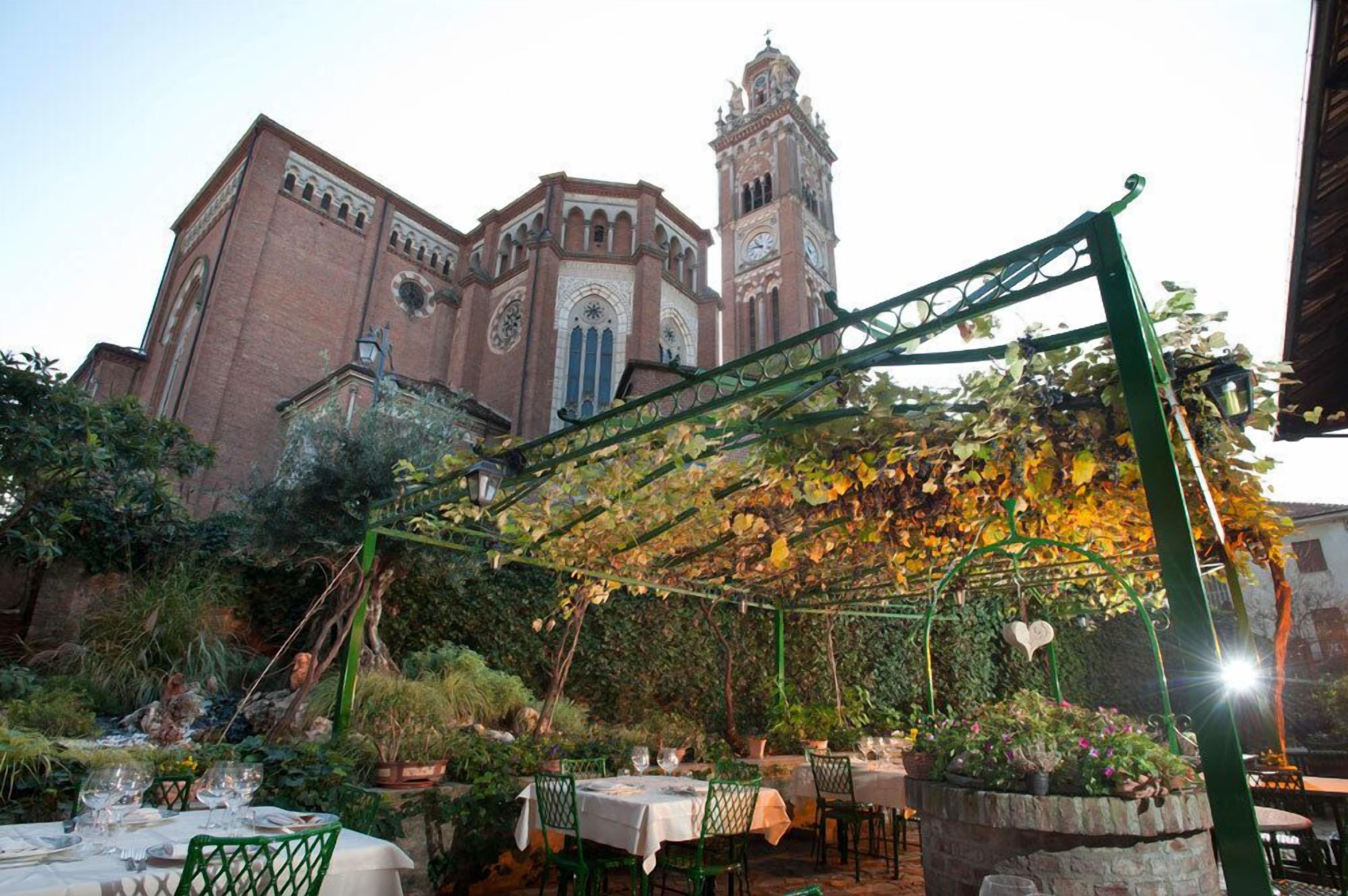Petit déjeuner et dîner servis sur place, restauration en plein air 
