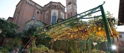 Déjeuner et souper servis sur place, restaurant en plein air