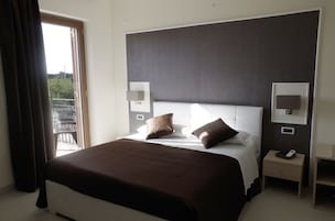 In-room safe, desk, blackout drapes, soundproofing