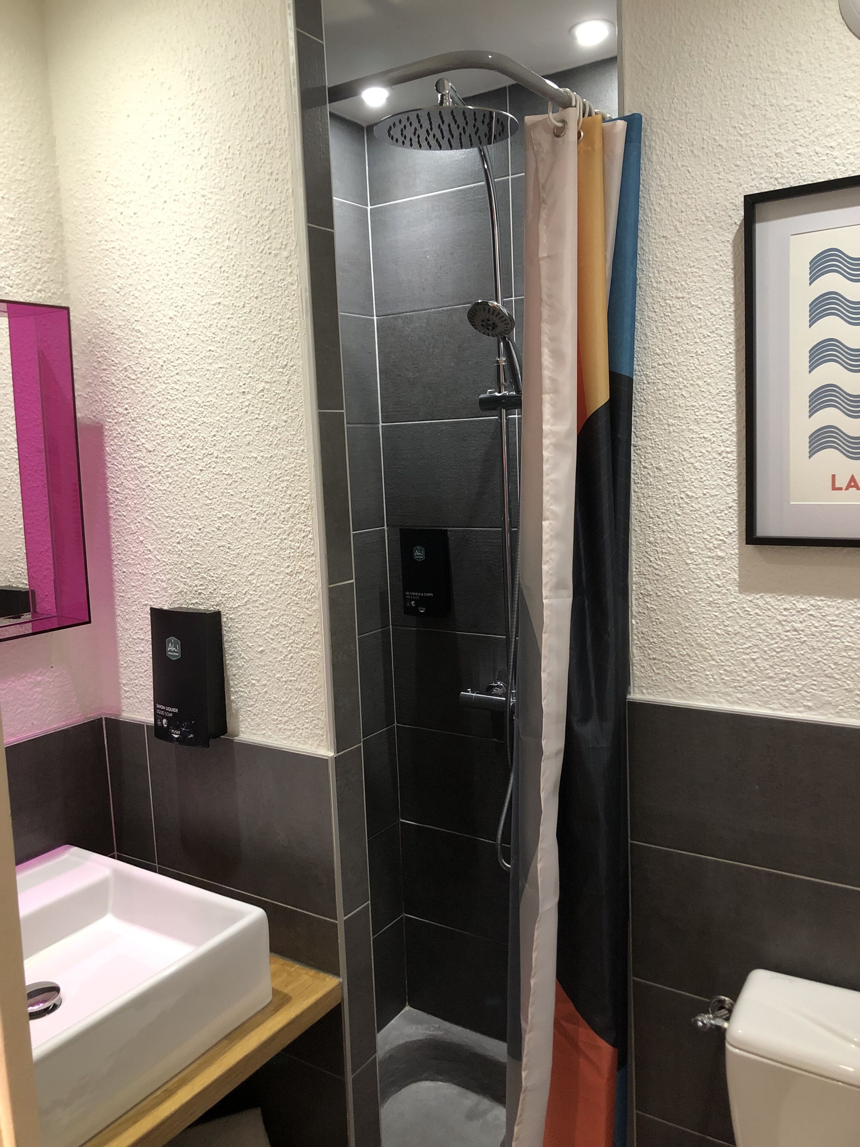 room, 1 double bed (pop) | bathroom | shower, eco-friendly toiletries, hair dryer, towels