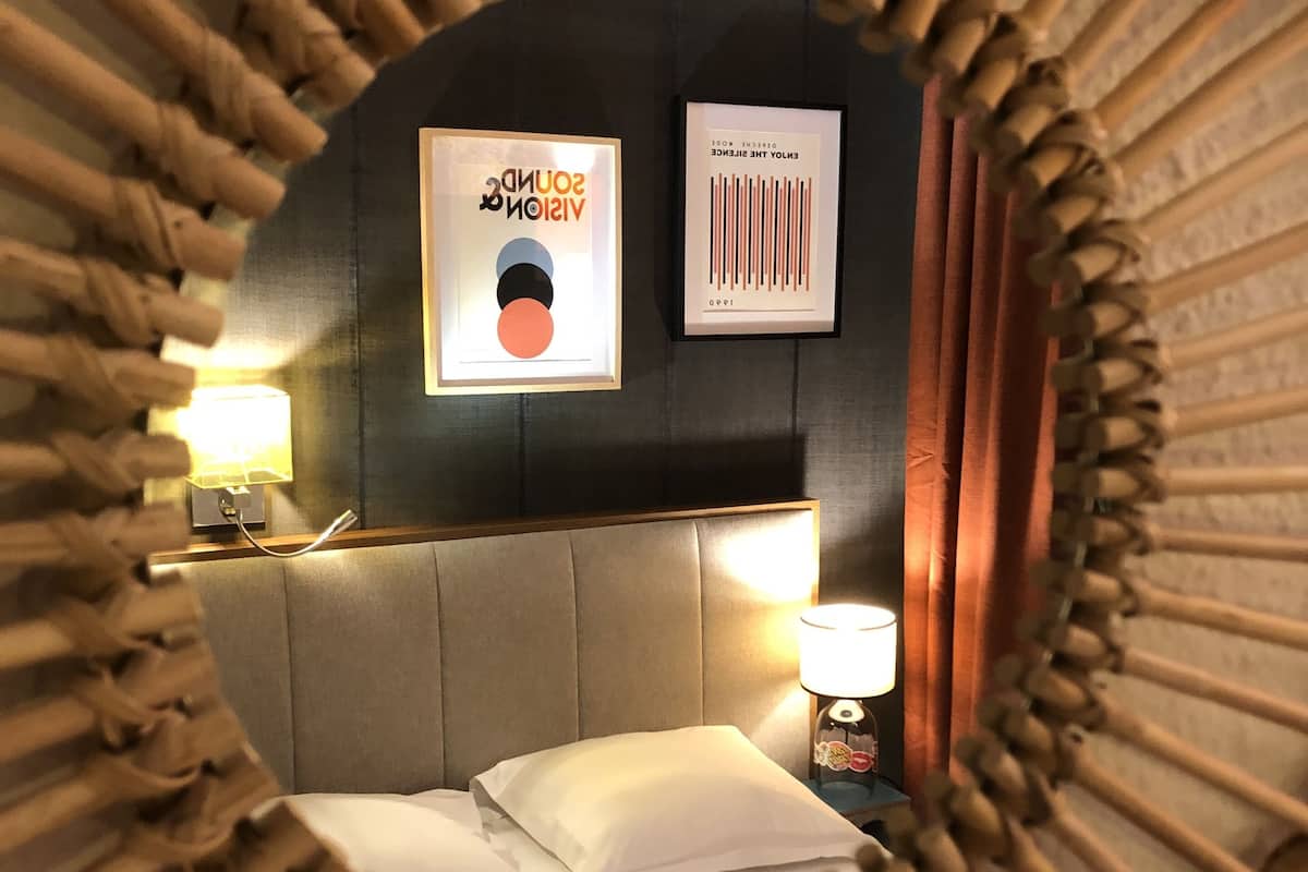 Kamer, 1 tweepersoonsbed (Pop) | Een bureau, een strijkplank/strijkijzer, gratis babybedden, gratis wifi