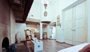 อพาร์ทเมนท์, 1 ห้องนอน, ห้องครัว (Location: Via di Santo Spirito 7) | บริเวณนั่งเล่น | ทีวีจอแบน