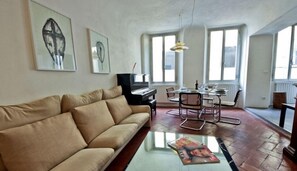 Apartment, 1 Schlafzimmer, Küche (Location: Via Del Campuccio 7) | Wohnbereich | Flachbildfernseher