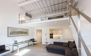 อพาร์ทเมนท์, 2 ห้องนอน, ห้องครัว (Location: Via Santa Maria 36) | บริเวณนั่งเล่น | ทีวีจอแบน