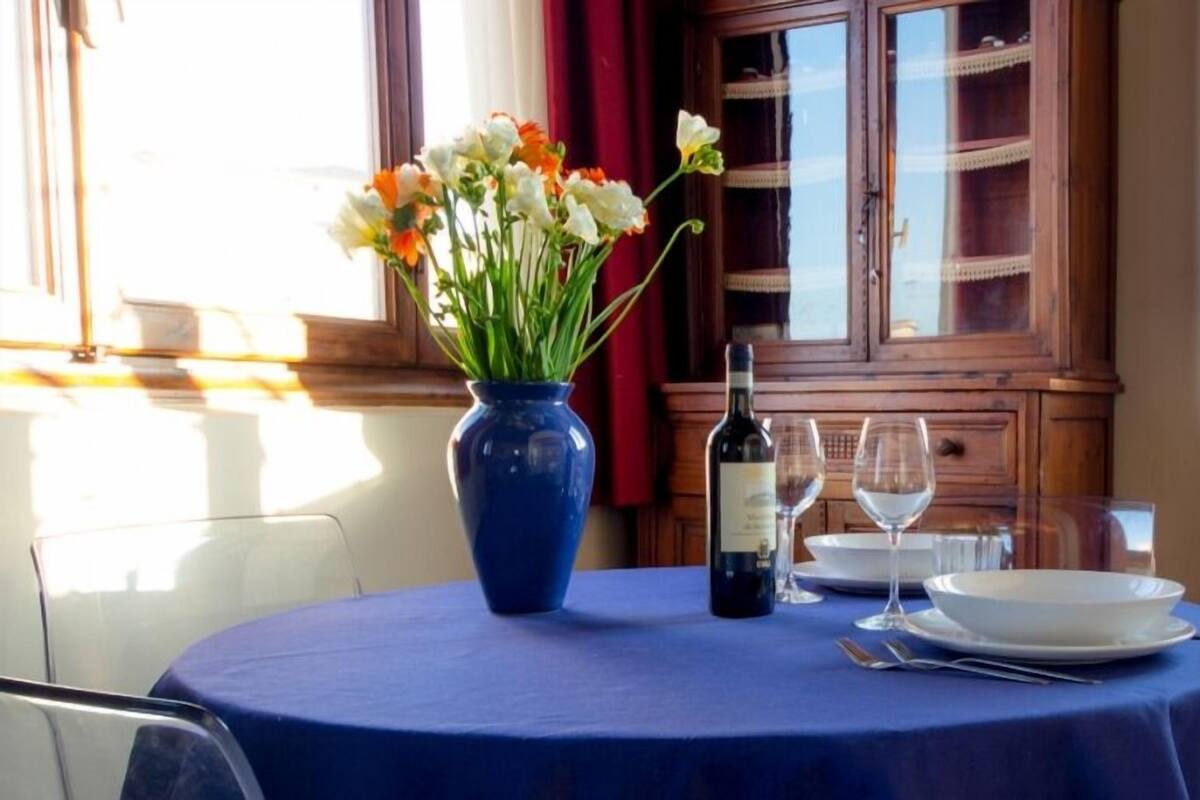 Suite, 1 soverom, kjøkken (Location: Via Maggio 50) | Spiseområde på rommet
