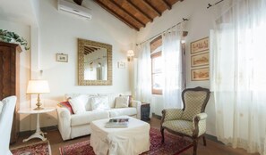 Apartment, 1 Schlafzimmer, Küche (Location: Via di Santo Spirito 19) | Wohnbereich | Flachbildfernseher