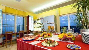 Desayuno buffet los fines de semana (CZK 180 por persona)