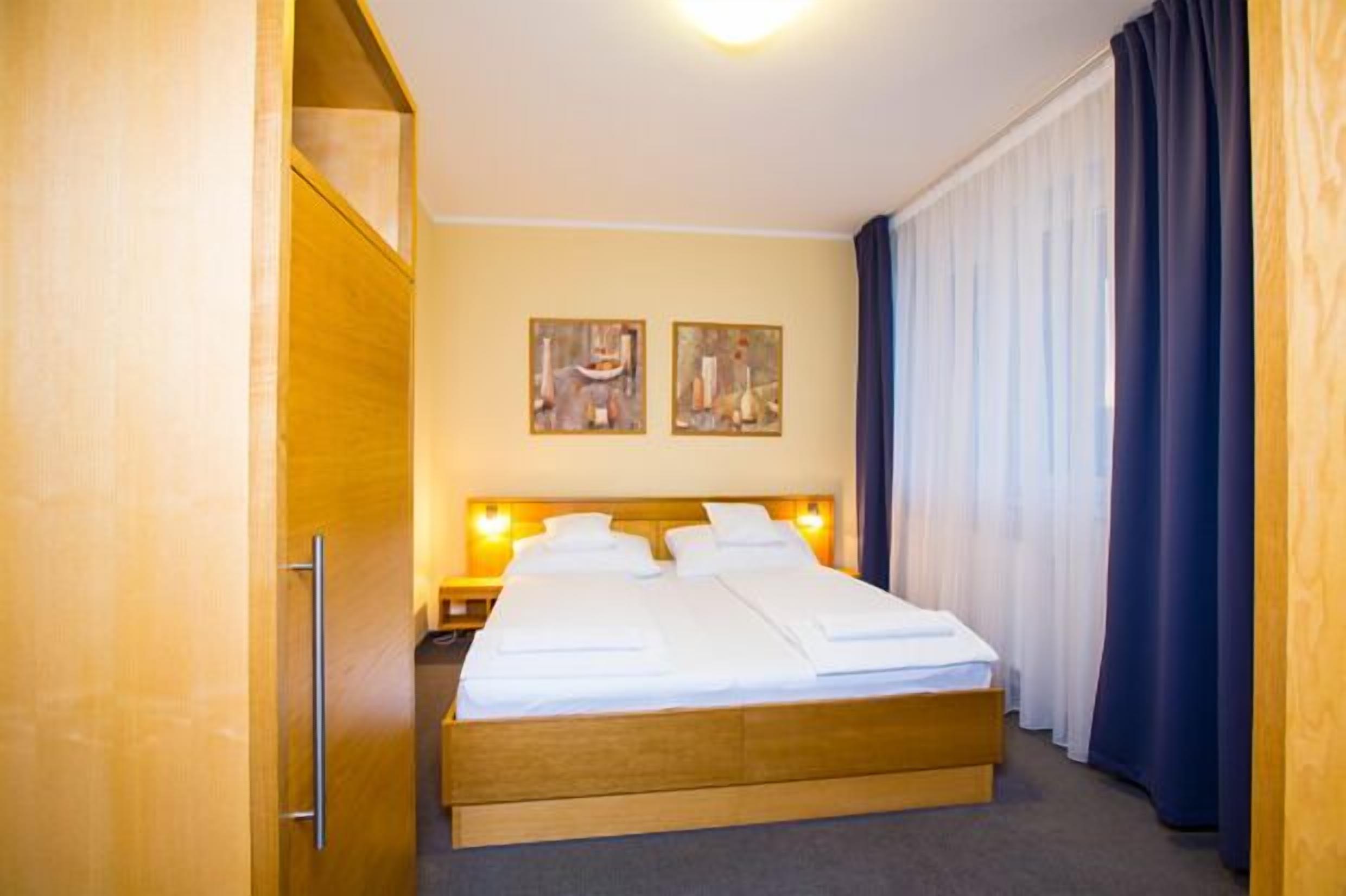 business double or twin room, 1 bedroom | hypo-allergenic bedding, minibar, in-room safe, desk