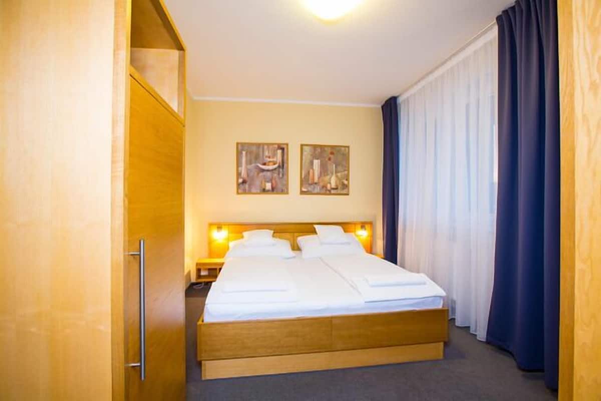 business double or twin room, 1 bedroom | hypo-allergenic bedding, minibar, in-room safe, desk