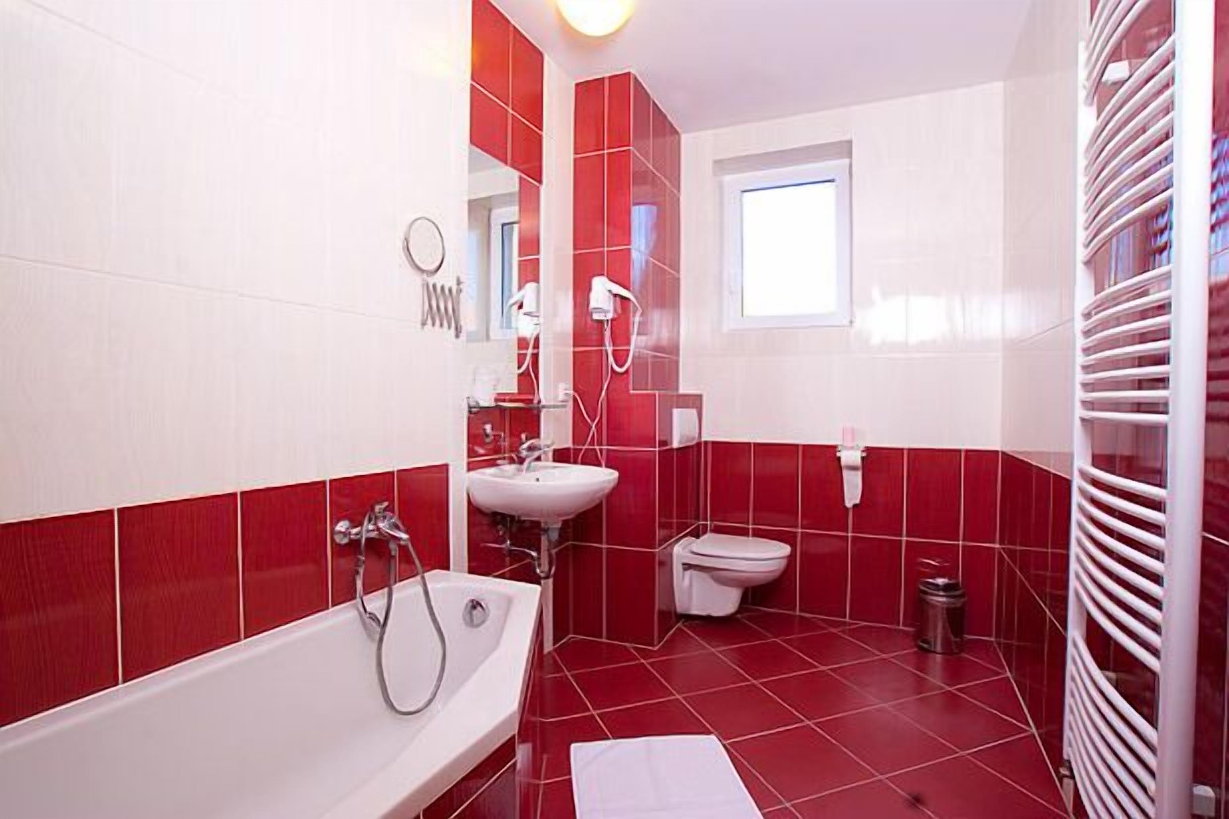 business double or twin room, 1 bedroom | bathroom | free toiletries, hair dryer, heated floors, towels