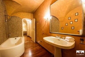 Studio, 1 Bedroom, Kitchen (Location: Via Ghibellina 81) | Bathroom - Florentapartments - Santa Croce (Florence)