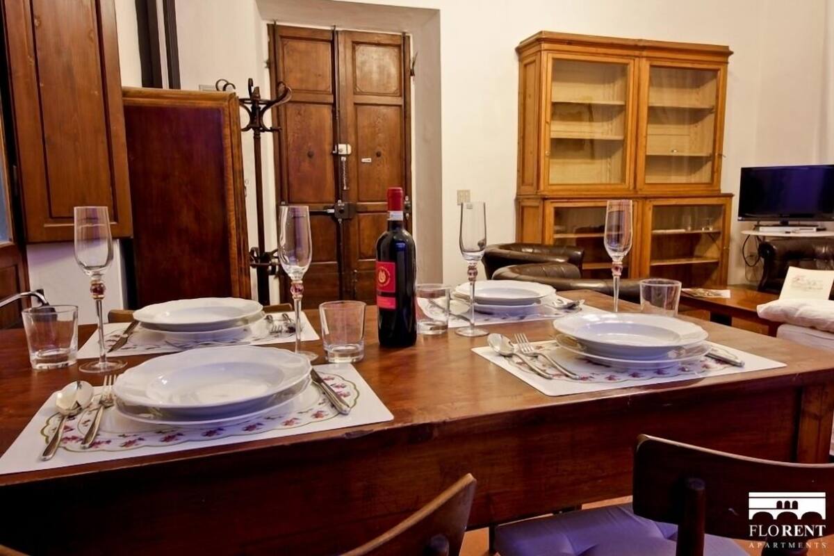 Apartment, 1 Bedroom, Kitchen (Location: Via della Vigna Vecchia 7) | In-room dining