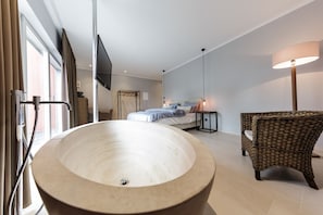 Premium bedding, individually decorated, individually furnished, desk - Cantera by Wiegand (Wunstorf)