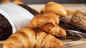 Se ofrece un desayuno bufé todos los días (por un coste adicional)