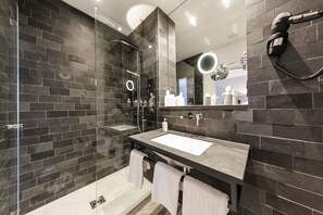 Business dubbelrum - icke-rökare - eget badrum | Badrum | Gratis toalettartiklar, hårtork, handdukar och tvål