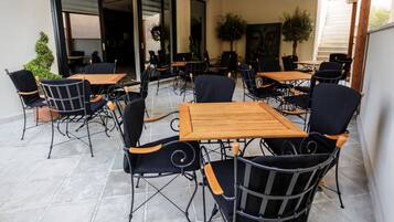 Desayuno de autoservicio incluido todos los días