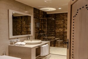 Shower, free toiletries, hair dryer, bathrobes - Boutique Hotel Casa del Mare Pietra (Kotor)