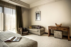 Dobbeltrom – comfort, sjøutsikt | Sengetøy av topp kvalitet, minibar, safe på rommet og skrivebord