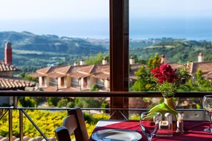 Breakfast, lunch, dinner served; Mediterranean cuisine