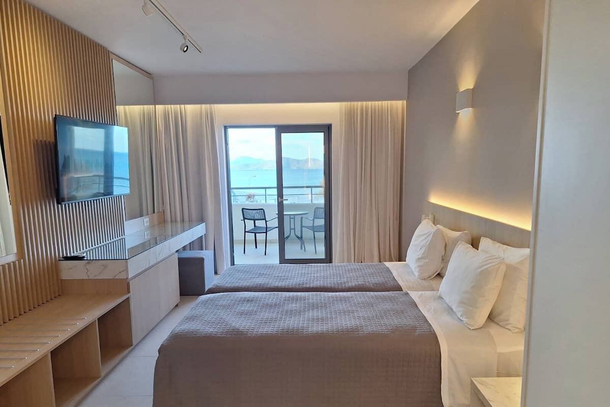 Superior Room, Sea View Top Floor | Desk, iron/ironing board, free WiFi, bed sheets