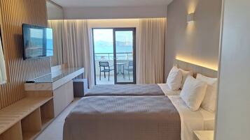 Superior Room, Sea View Top Floor | Una scrivania, ferro/asse da stiro, Wi-Fi gratuito, lenzuola