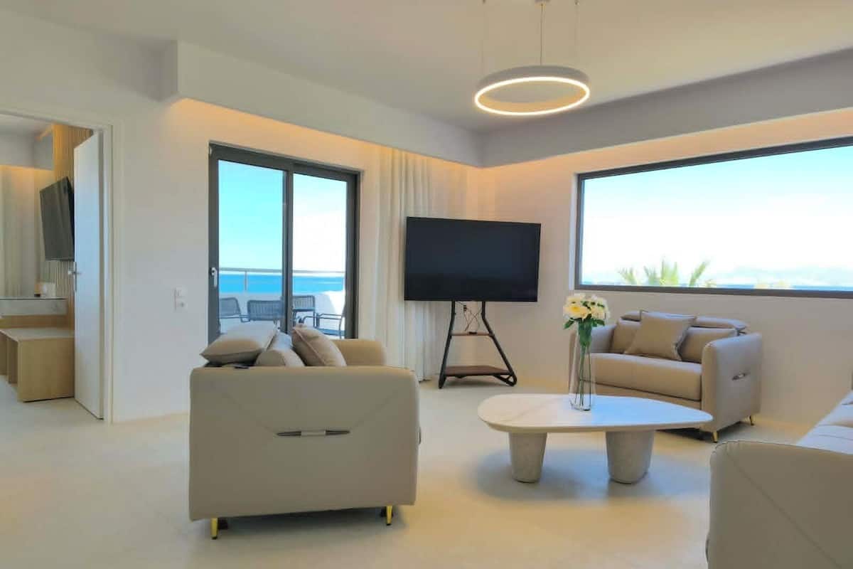 King Suite Ocean View | Living area | Flat-screen TV