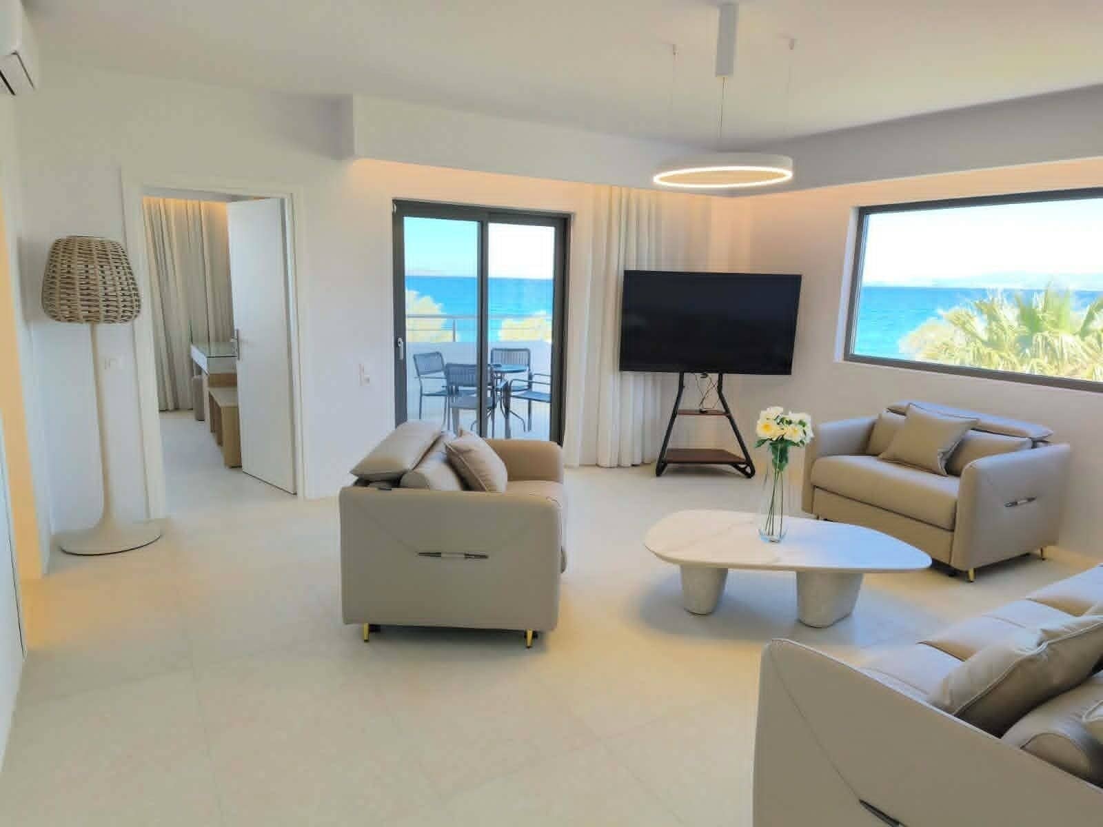 King Suite Ocean View | Living area | Flat-screen TV