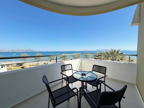 King Suite Ocean View | Balcony view