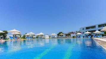 Seasonal outdoor pool, pool umbrellas, sun loungers