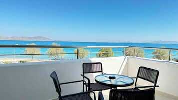King Suite Ocean View | Balcony view