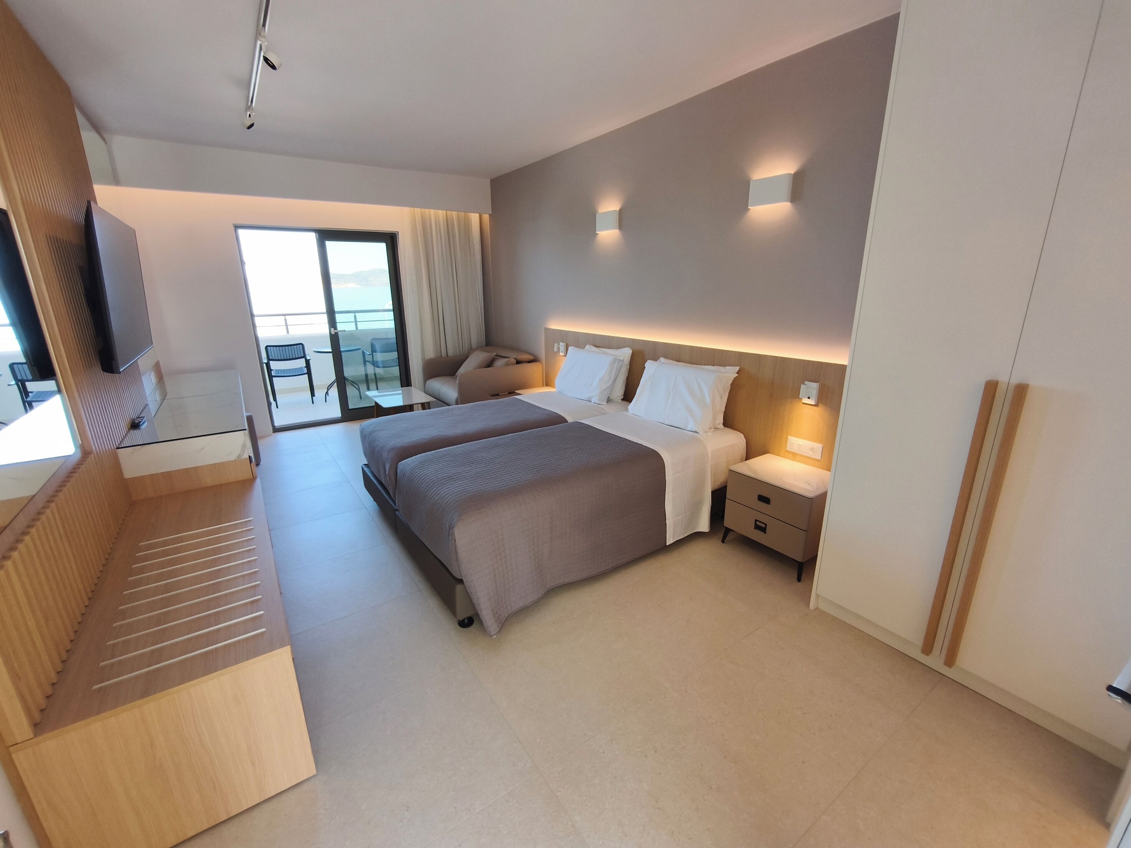 In-room safe, desk, iron/ironing board, free WiFi