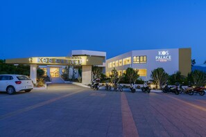 Fachada del alojamiento - Noche