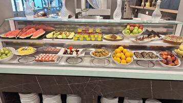 Free daily buffet breakfast