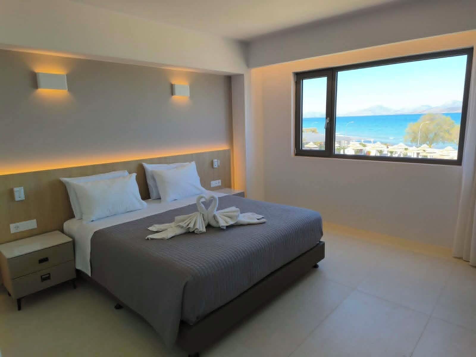 King Suite Ocean View | 客房內保險箱、書桌、熨斗/熨衣板、免費無線上網