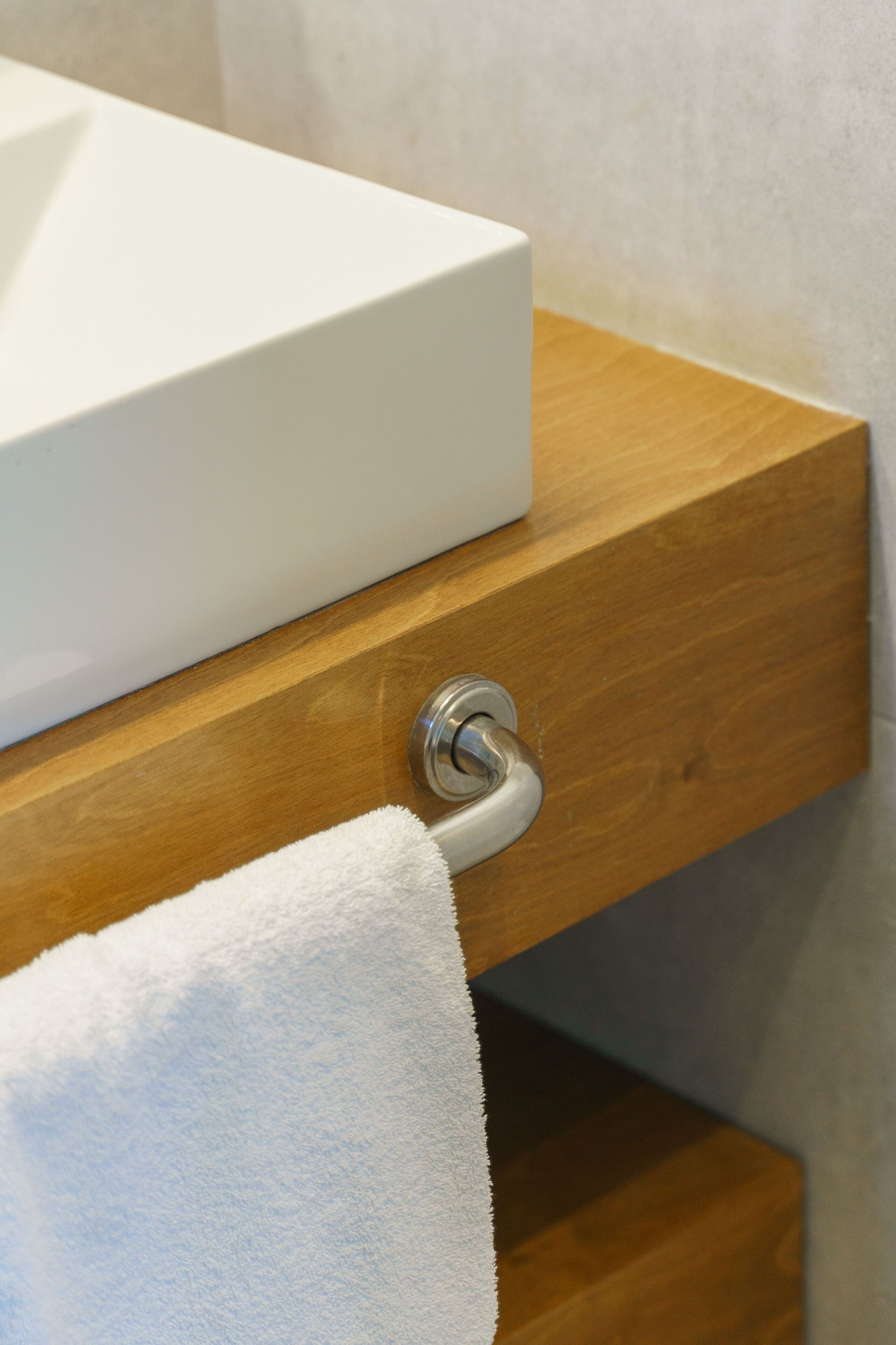 deluxe room, sea view | bathroom | hair dryer, towels, soap, shampoo