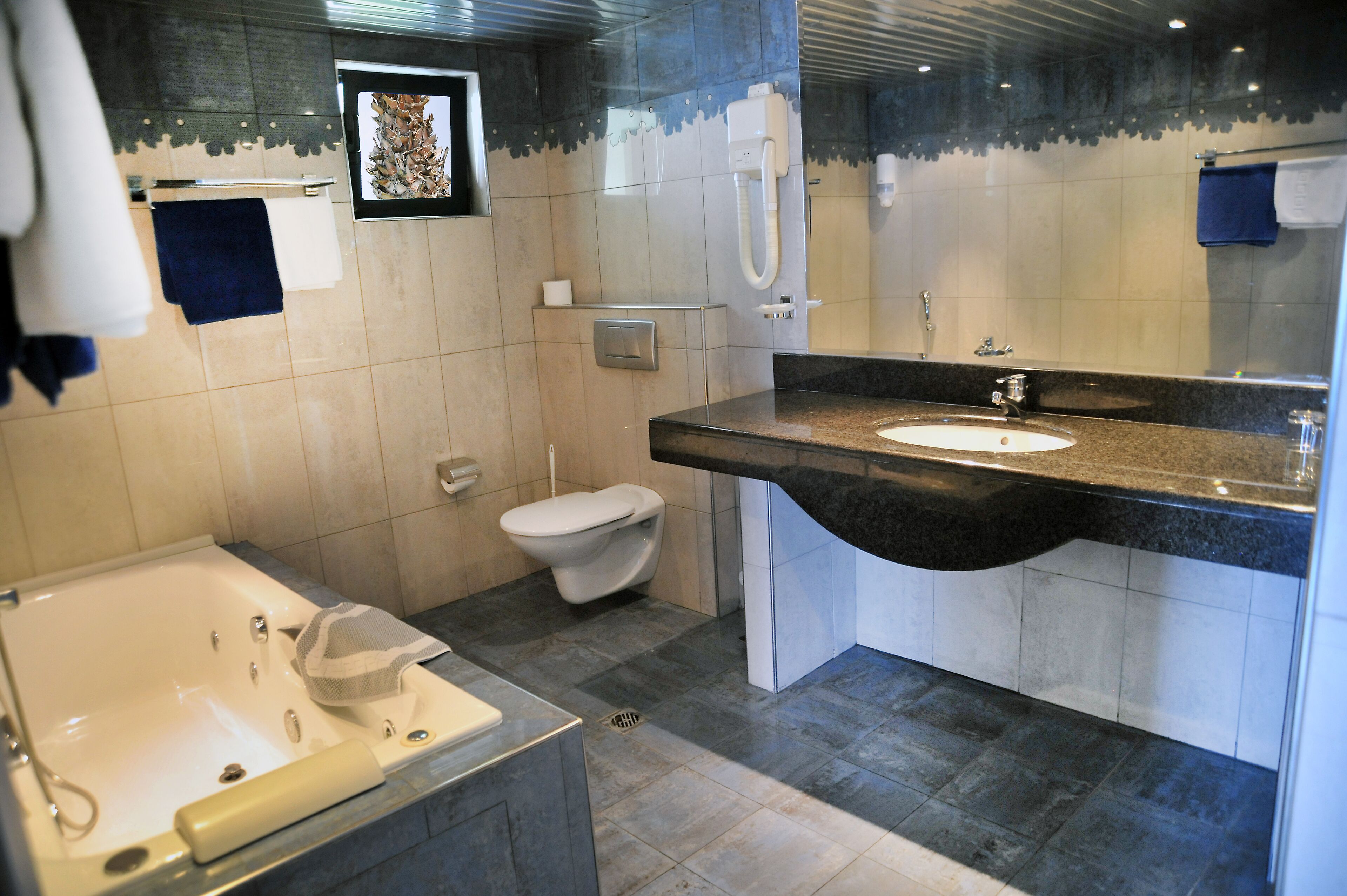 family suite, 1 bedroom | bathroom | hair dryer, towels, soap, shampoo